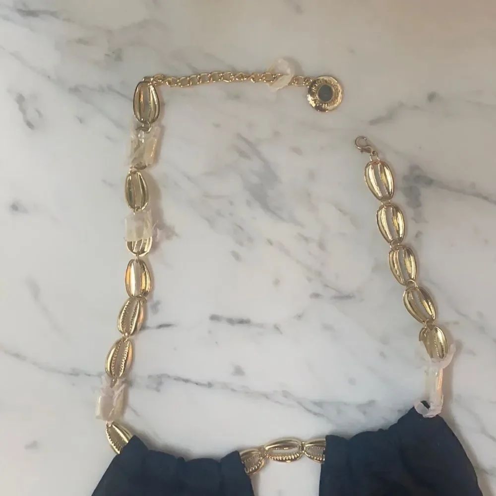 Necklace One Piece in Black WeWoreWhat - Picture 5 of 8